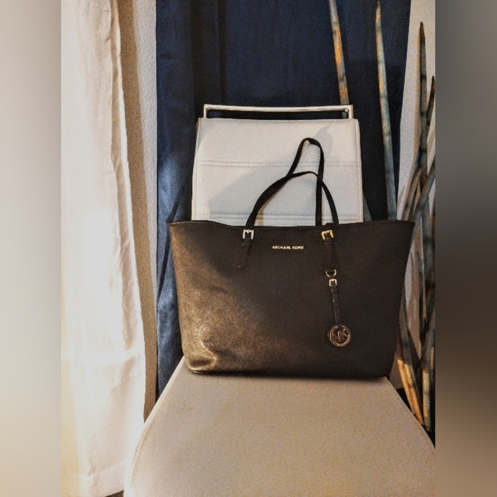 MICHAEL KORS Large Tote GUC Black - Picture 4 of 6